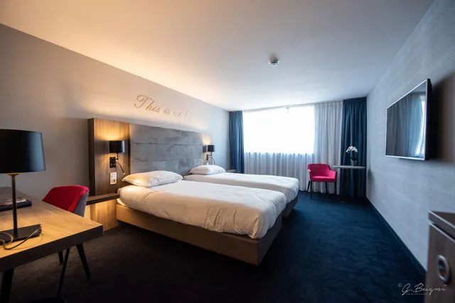 غرفة قياسية بسرير كينج بإطلالة على النهر، Van der Valk Congres Hotel Liege 5/10