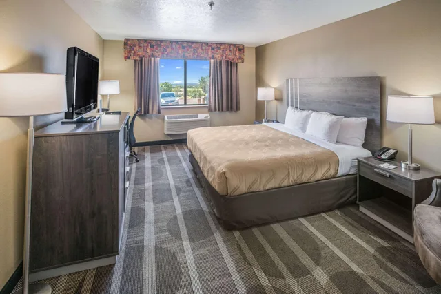غرفة بسرير كينج لذوي الإعاقة، Quality Inn Kanab National Park Area 2/3