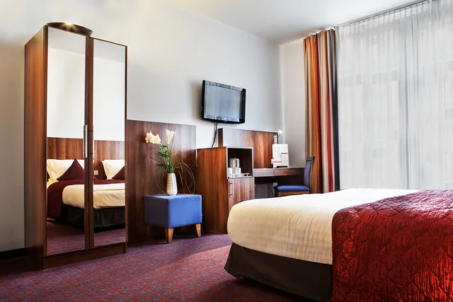 غرفة قياسية ثلاثية، Ramada By Wyndham Frankfurt Central Station 2/3