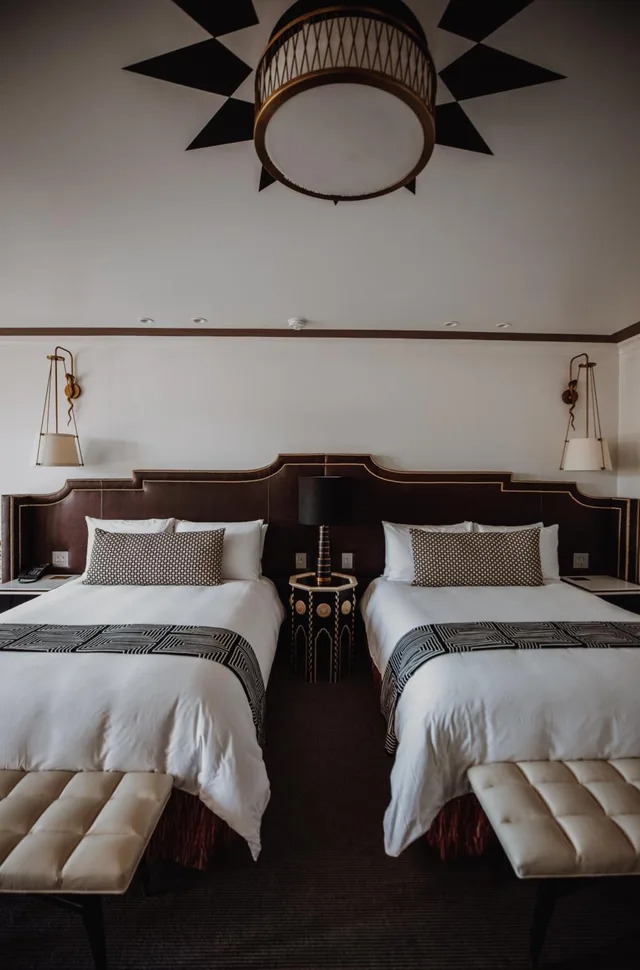 غرفة قياسية بسرير كوين، HOTEL CALIFORNIAN 2/4