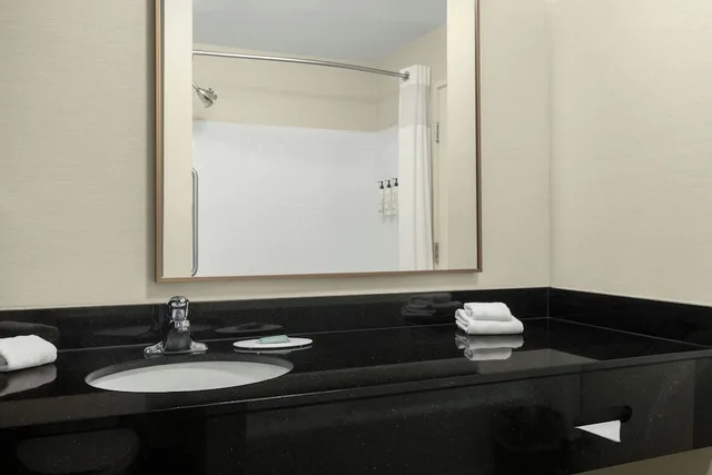 جناح بسرير كينج مع أريكة، Fairfield Inn & Suites Marietta 3/3
