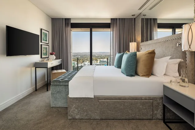 2 Bedrooms, Grand, Apartment, King Bed, The Leonardo 4/10