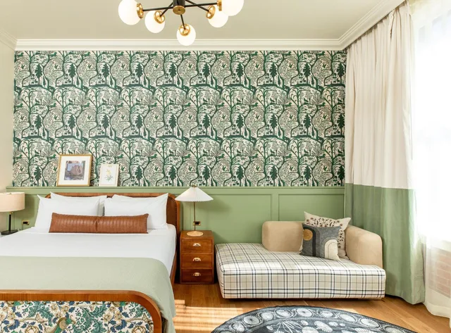 Retreat, Suite, King Bed, 2 Queen Beds، The Mining Exchange A Registry Collection Hotel 5/10