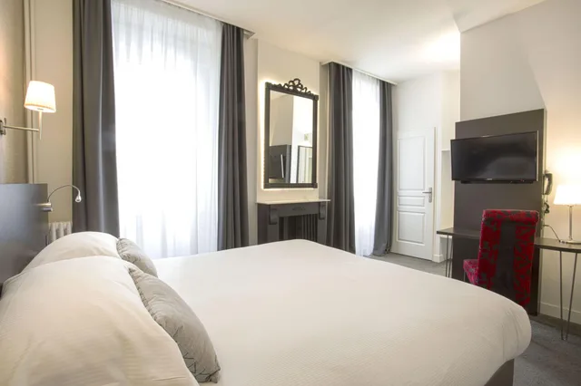 Premium, Double Bed, Hotel Voltaire Opera Nantes 1/4