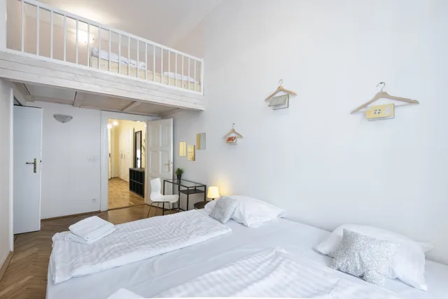 Mezzanine, 2 Bedrooms, Grand, Apartment, 5 Beds, Bunk Bed, 3 Double Beds, Sofa, Kitchen، Hybernska Apartments 2/10
