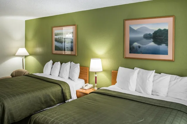 غرفة ديلوكس بسريرين كوين، Hudson Inn & Suites (ex Quality Inn) 5/7