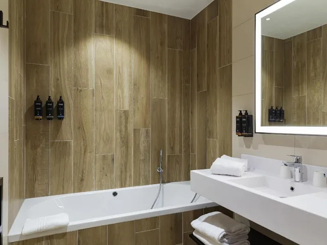 غرفة ديلوكس بحوض استحمام، Mercure Namur Hotel 4/4