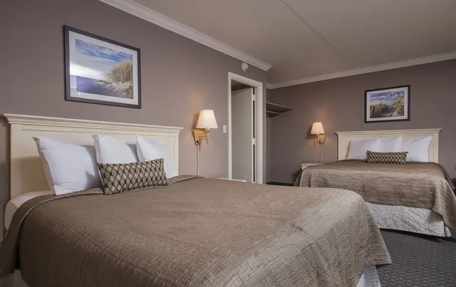 2 Rooms, Deluxe, Suite, 4 Queen Beds, No Balcony, Grande Shores Ocean Resort 2/10