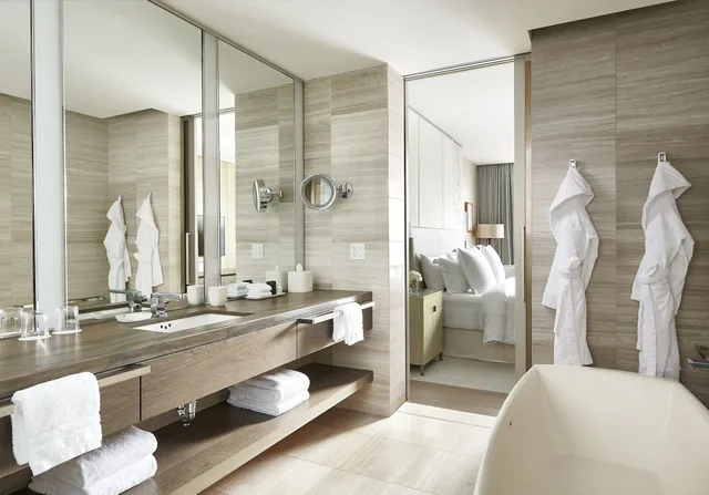 غرفة سوبيريور بسرير كينج لذوي الإعاقة، Four Seasons Hotel Toronto 4/7