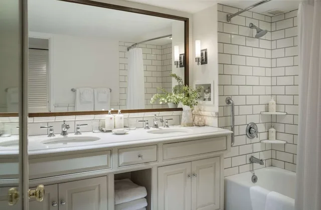 Legacy, Suite, 2 Queen Beds, Sofa, Main Building، Woodstock Inn and Resort 4/4