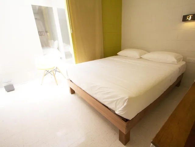 غرفة بشرفة، Lantern Hotel 1/2
