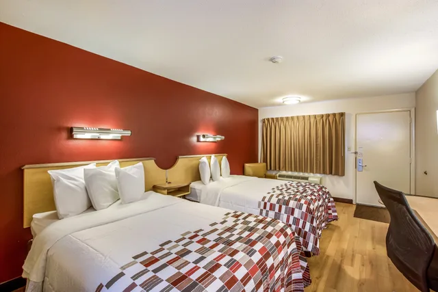 غرفة بسريرين مزدوجين، Red Roof Inn Detroit - Plymouth/Canton 1/3