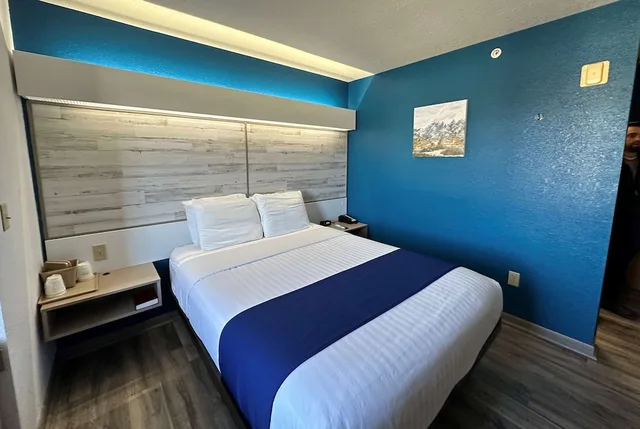 غرفة بسرير كوين لذوي الإعاقة، Microtel Inn & Suites Tomah 5/10