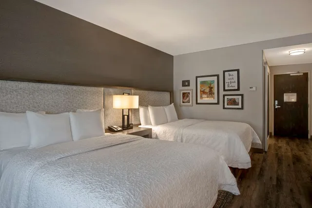 غرفة بسرير كوين، Hampton Inn & Suites San Antonio Riverwalk 1/4