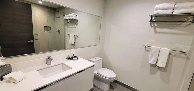 استوديو سوبيريور بسرير كينج بإطلالة على المدينة، CH Luxury Condos & Studios On The Beach 2/3