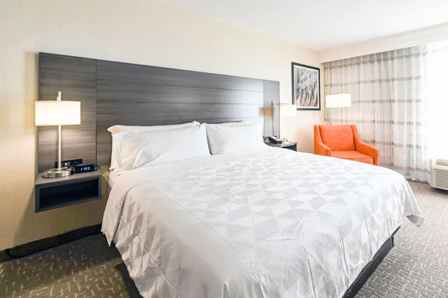 غرفة قياسية بسرير كينج، Holiday Inn Charlottesville-Univ Area 7/10