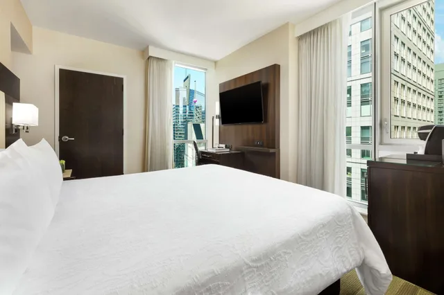 Room, King Bed, Times Square View, Accessible، Hilton Garden Inn New York/Times Square Central 5/10