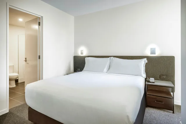 2 Bedrooms, Deluxe, Lake View, Hilton Queenstown Resort and Spa 1/10