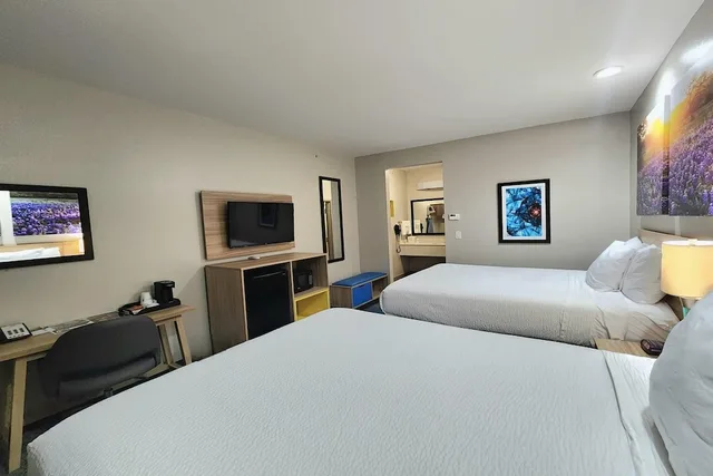 غرفة بسريرين كوين، Days Inn & Suites by Wyndham Katy 1/10