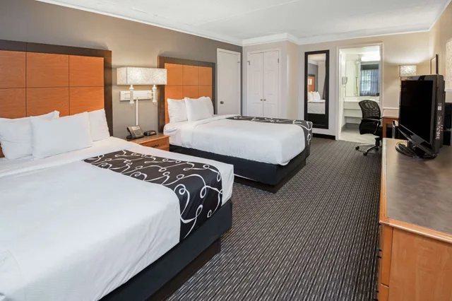 غرفة بسريرين مزدوجين، La Quinta Inn by Wyndham San Antonio I-35 N at Toepperwein 2/7