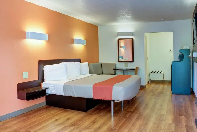 غرفة قياسية بسرير كينج، Motel6 Bishop, CA 4/10