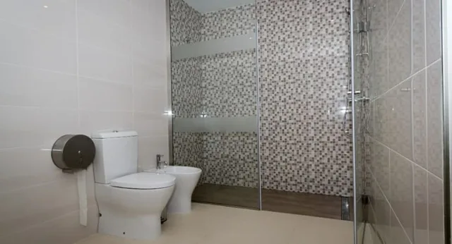 استوديو بسرير كوين، Peralux 4/4