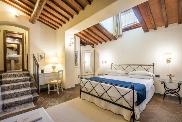 غرفة بسرير مزدوج أو سريرين منفصلين بإطلالة على المدينة، Palazzo Squarcialupi 1/10