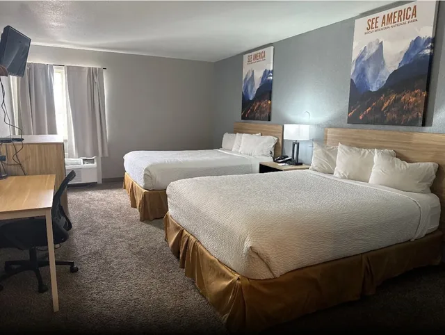 Business, 2 Queen Beds, Travelodge by Wyndham Colorado Springs Airport/Peterson AFB 2/2