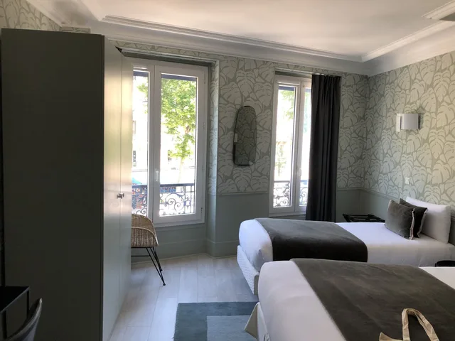 غرفة ديلوكس ثلاثية بسرير مزدوج وسرير فردي، Hotel Avama Prony 3/8