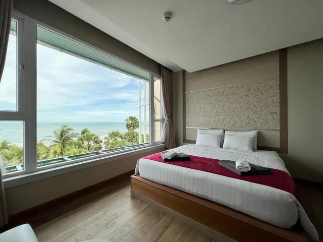 جناح تنفيذي بإطلالة على البحر، The Beach Front Resort Pattaya 1/3