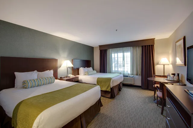 جناح بسريرين كوين مع أريكة لذوي الإعاقة، Best Western Plus The Inn At Hampton 5/9