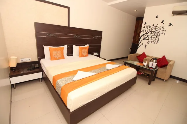 Premium, Queen Bed, Hotel Meera 7/9