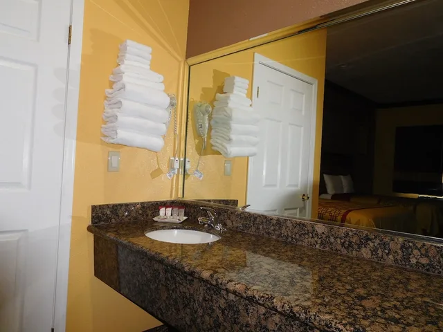 غرفة بسرير كينج، Diamond Inn 2/2