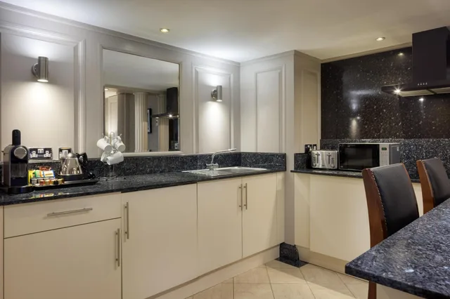 1 Bedroom, Suite, Doubletree By Hilton Glasgow Central 7/7