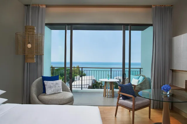 غرفة بإطلالة على البحر بشرفة، Renaissance Pattaya Resort Spa 6/10