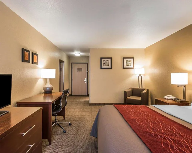 غرفة بسرير كينج لذوي الإعاقة، Quality Inn & Suites Bethany 3/3