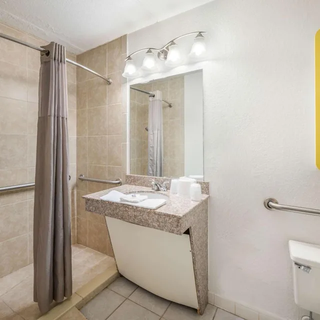 غرفة بسرير كينج لذوي الإعاقة، Motel6 Henderson, TX 9/9