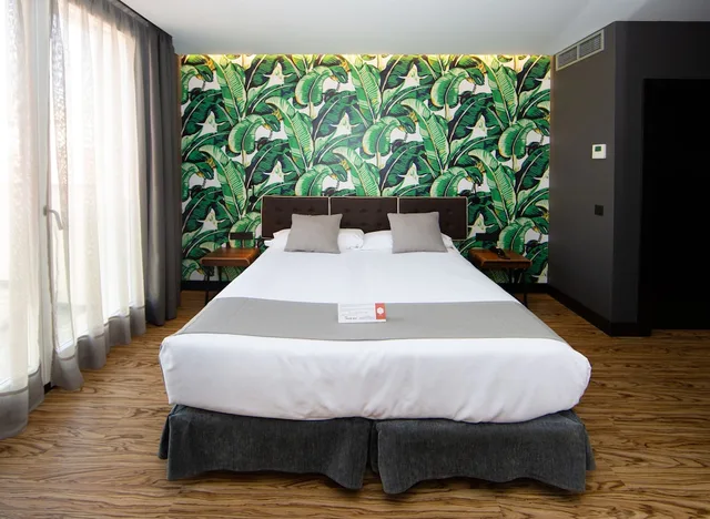 غرفة سوبيريور بسريرين منفصلين بإطلالة على المدينة، Malaga Premium Hotel 7/10