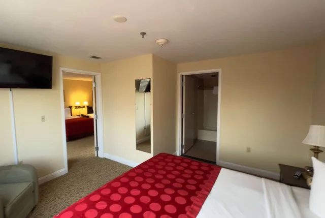 Suite, 1 King and 2 Double Beds, Ramada by Wyndham Seekonk Providence Area 1/3