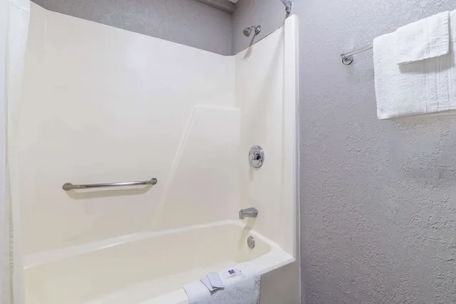 غرفة قياسية بسريرين مزدوجين، Motel6 Boerne, TX 7/7