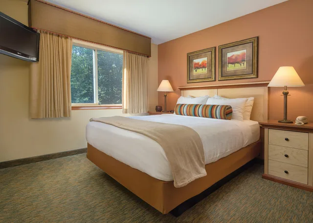 Two Bedroom Deluxe، Whispering Woods Resort 2/3