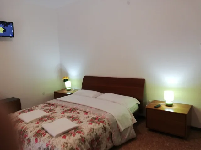 غرفة قياسية ثلاثية بسرير مزدوج وسرير فردي بإطلالة على المتنزه بحمام مشترك، Venice Best Vacation 5/8