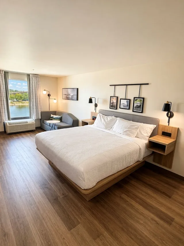 غرفة بسرير كينج لذوي الإعاقة، Sleep Inn & Suites Savannah Tennessee Riverfront 3/10