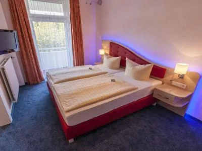 غرفة قياسية بسرير مزدوج بإطلالة على الفناء، Hotel Hochsauerland 2010 4/10