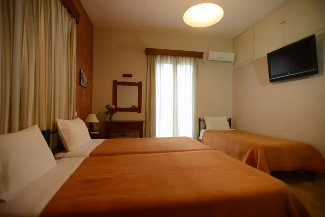 غرفة ثلاثية بثلاثة أسرّة، Argo Hotel 2/2