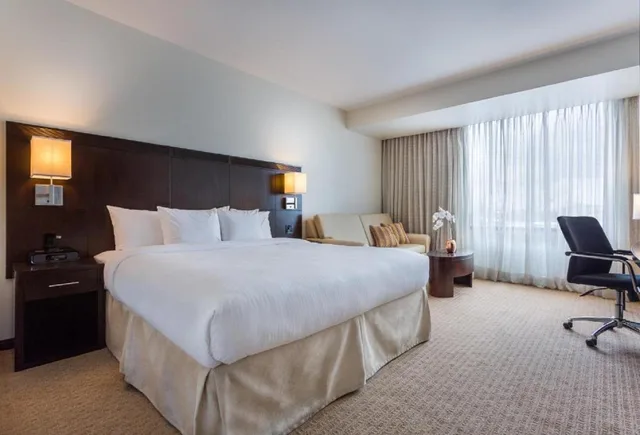 Standard, King Bed, Courtyard Panama Metromall 2/2