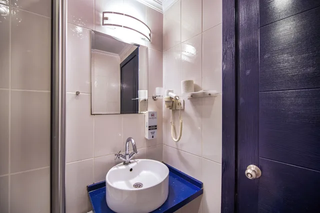 غرفة ثلاثية، Kozan City Hotel 5/6