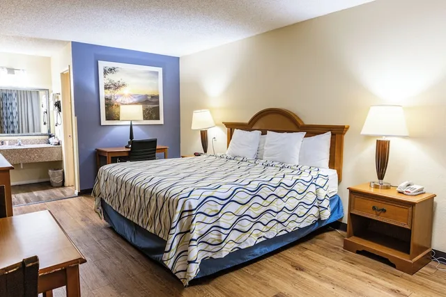 غرفة قياسية بسرير كينج، Hotel Boerne 1/8