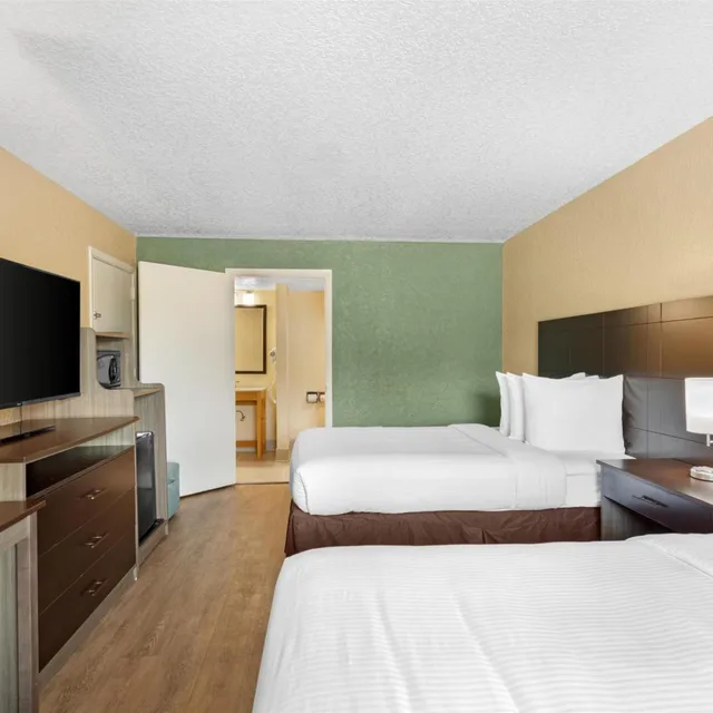 غرفة بسريرين مزدوجين لذوي الإعاقة، Best Western Space Shuttle Inn 1/9