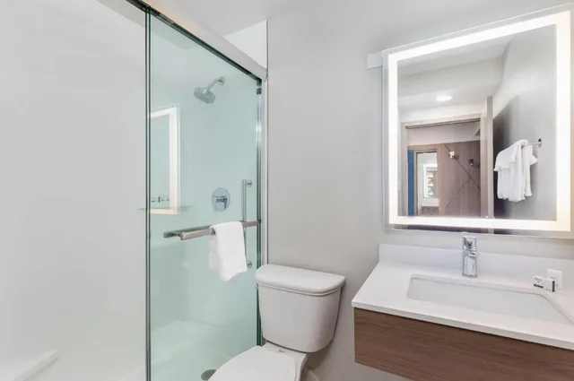 غرفة بسرير مزدوج لذوي الإعاقة، Holiday Inn Express Atlanta Airport - North by IHG 3/3